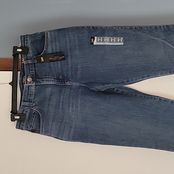 🆕️ Lee Women's Relaxed Fit Straight Leg High Rise Jeans Size 8 Medium - Picture 2 of 10